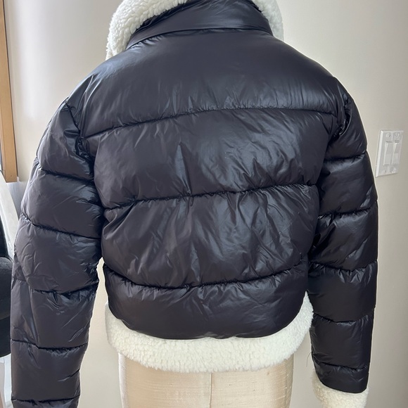 Black Puffer Jacket with White Sherpa Trim size large - Picture 2 of 4